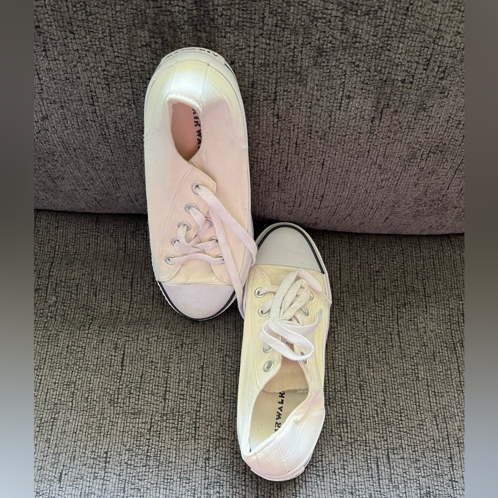 Crème colored airwalks